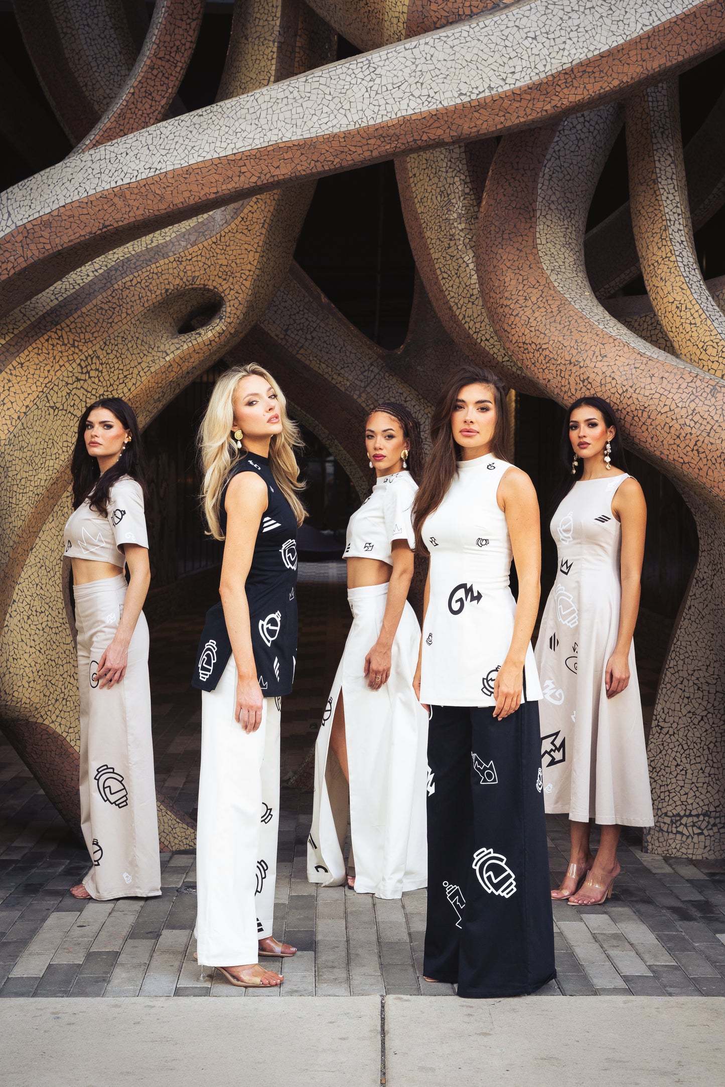 Grove Tunic Onyx x Adrian Lorenzo